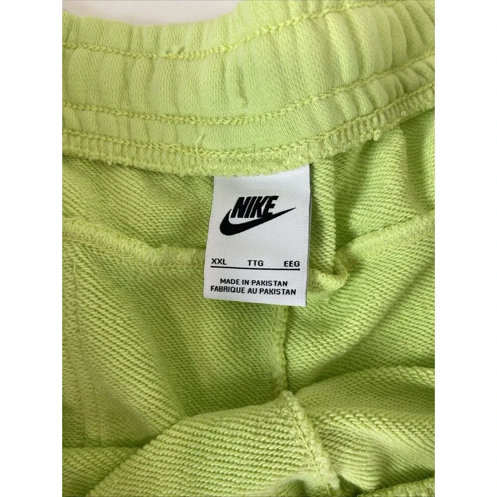 Nike NSW Sportswear Essentials+ French Terry shorts embroidered Neon Green XXL